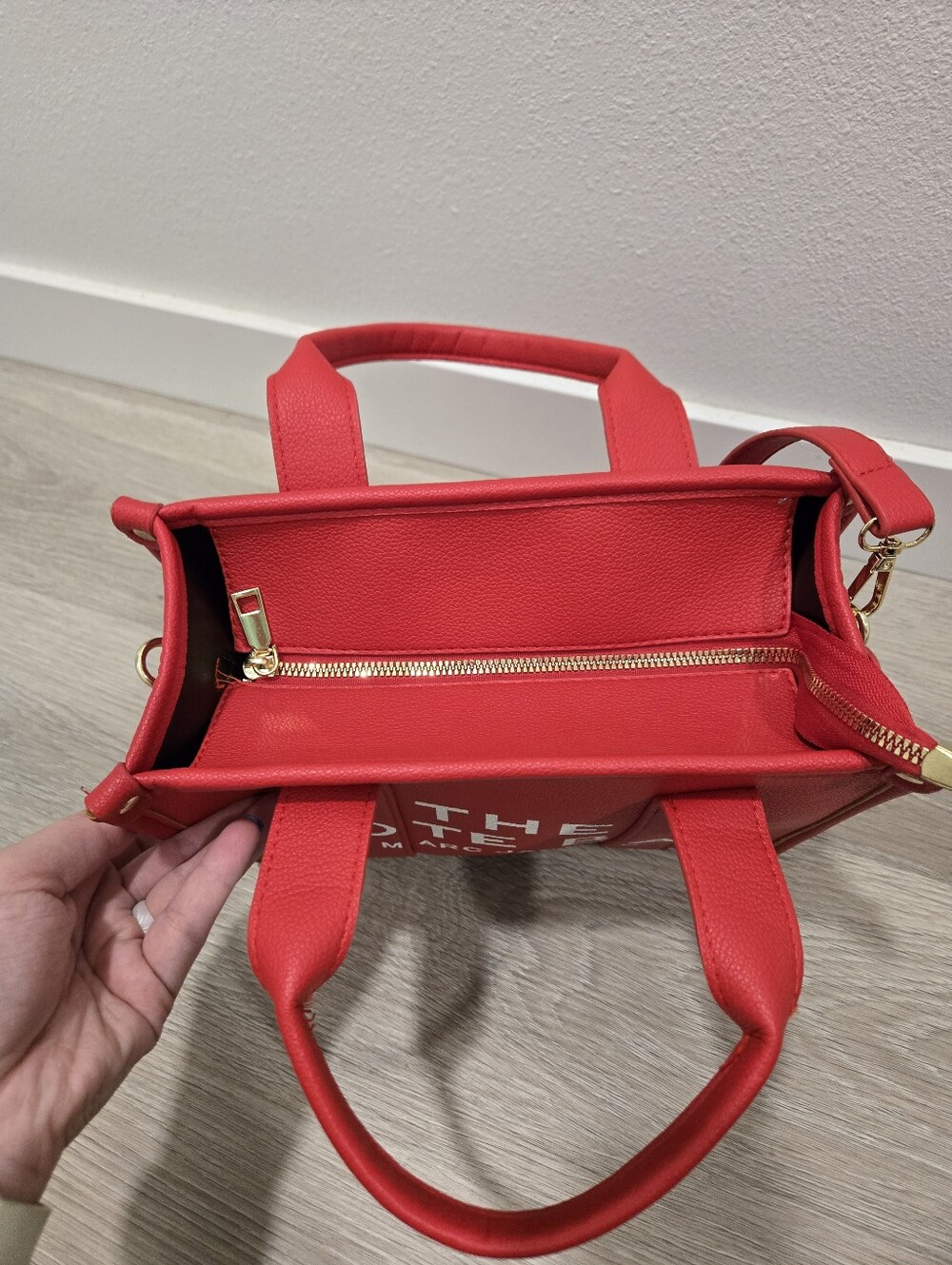 Marc Jacobs Red The Tote Bag - Structured Leather Tote - Picture 6 of 12